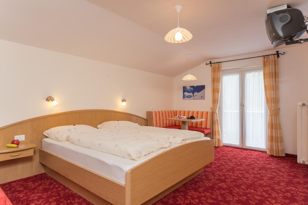 Kedul Lodge Santa Cristina Val Gardena Rum bild