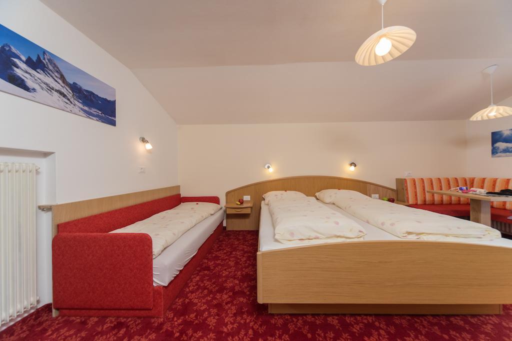 Kedul Lodge Santa Cristina Val Gardena Rum bild