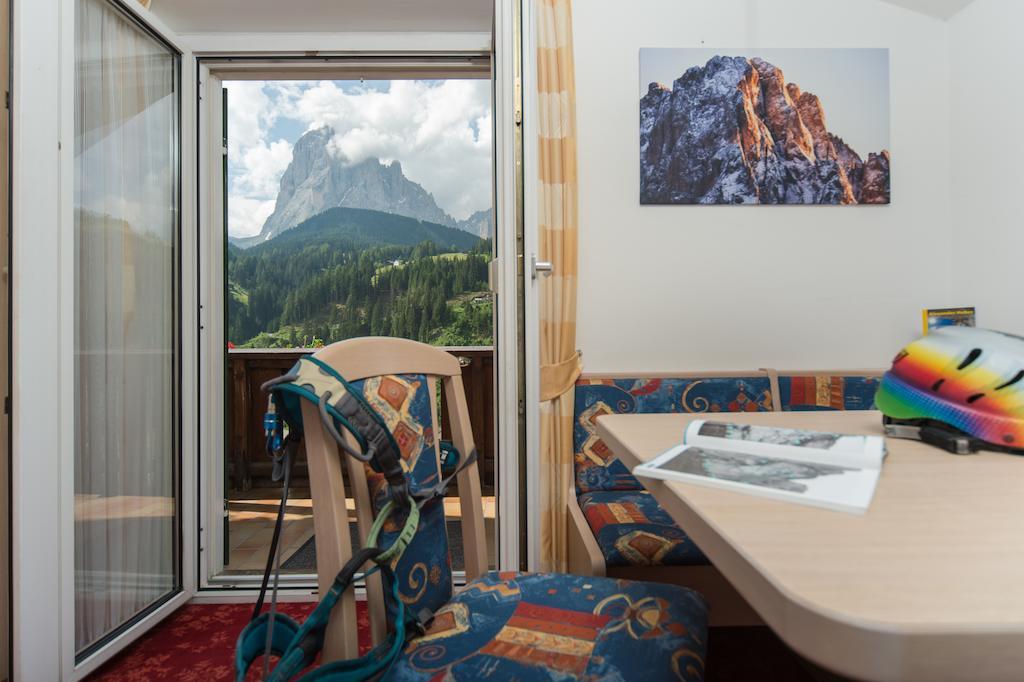 Kedul Lodge Santa Cristina Val Gardena Rum bild